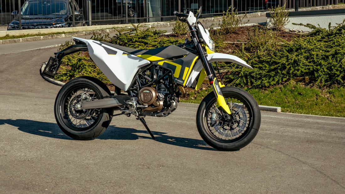 Husqvarna 701 Supermoto 2021 - Motochecker